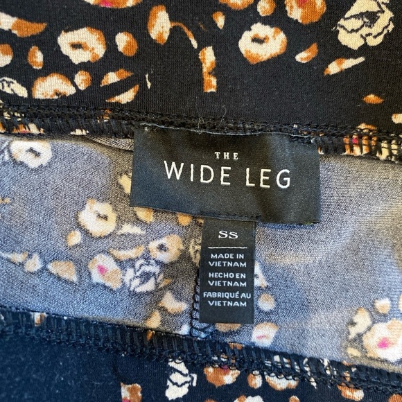White House Black Market The Wide Leg Pants Floral Black Small Short - Picture 5 of 7